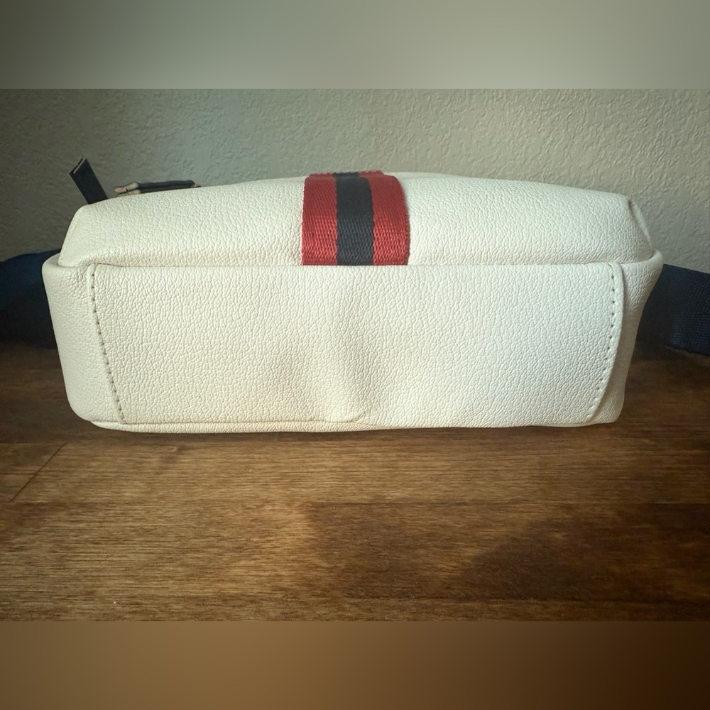 Nautica White Camera Crossbody Bag with Red Stripe – Vegan Non Leather – NWT - Picture 5 of 11